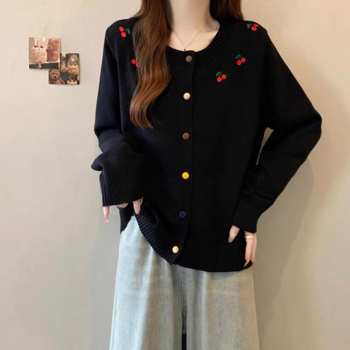 7008#樱桃刺绣薄款针织开衫外套女2025春新款大码胖中彩色扣上衣