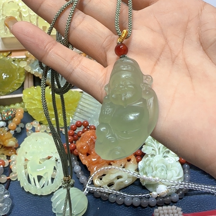 未镶嵌蛇纹石玉吊坠