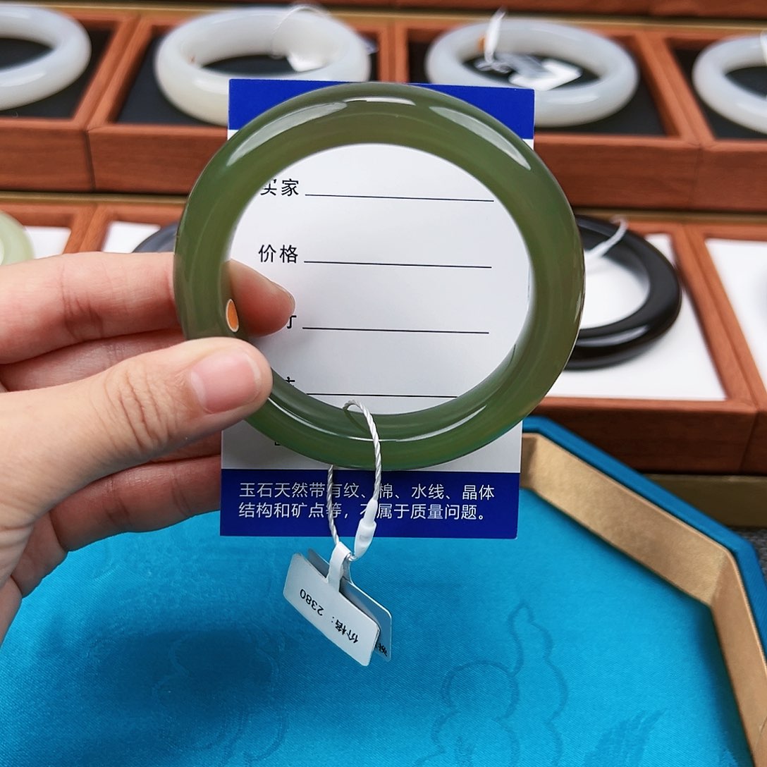 和田玉手镯未镶嵌