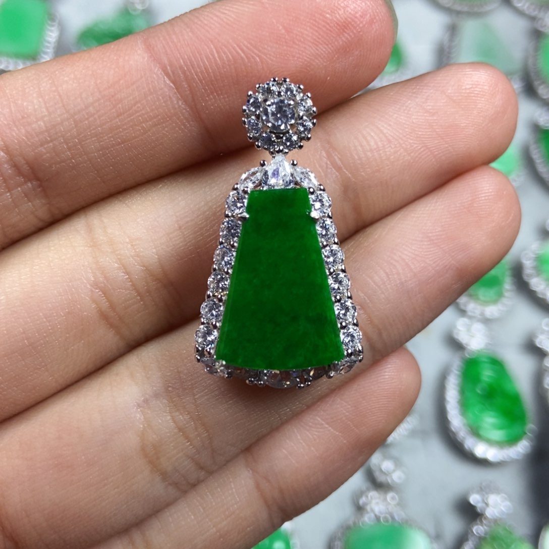 颈饰未镶嵌翡翠无事牌