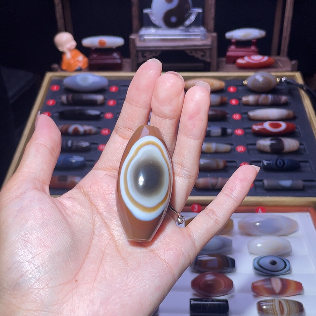 痞***叔玛瑙/玉髓未镶嵌吊坠(赠链)