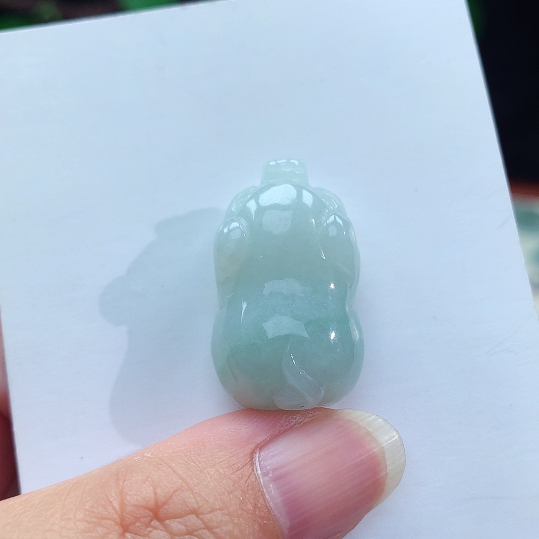 翡翠未镶嵌颈饰生肖猪