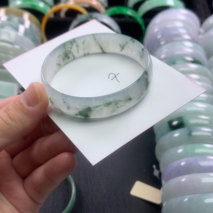 翡翠未镶嵌手镯公主