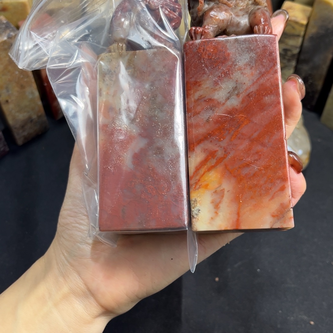 燎***人大叶紫檀（黑酸枝木类）寿山石