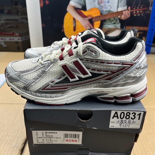 A0831 NEW BALANCE M1906REA 44码运动鞋直播微瑕疵 无售后