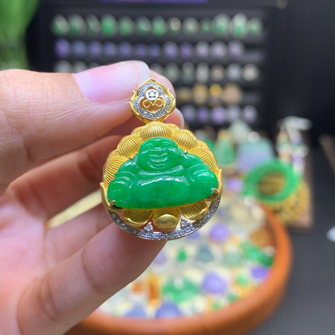 翡翠18K金镶嵌颈饰