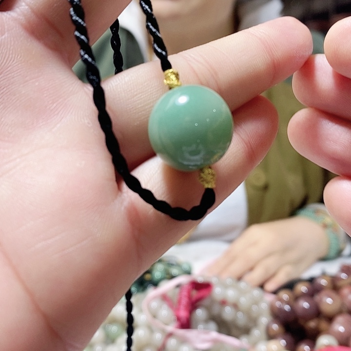 密玉（石英质玉）未镶嵌颈饰