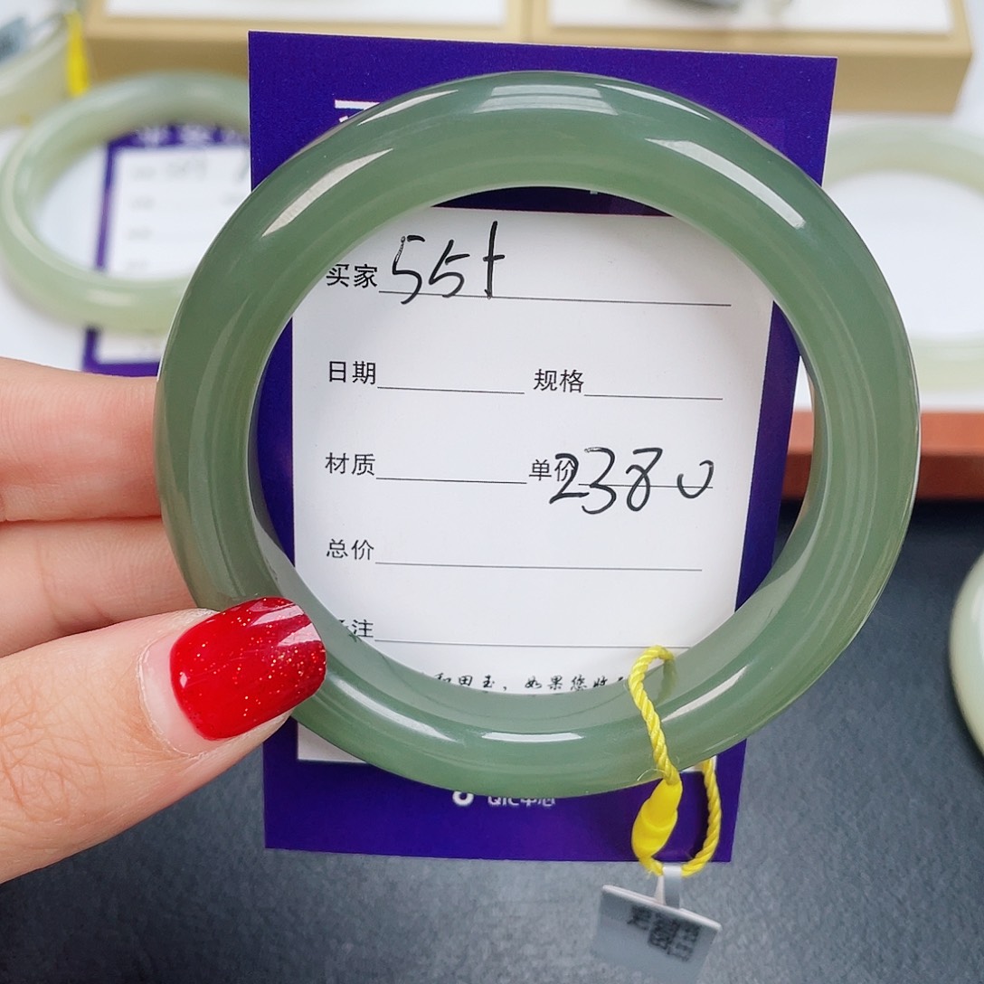 和田玉手镯未镶嵌