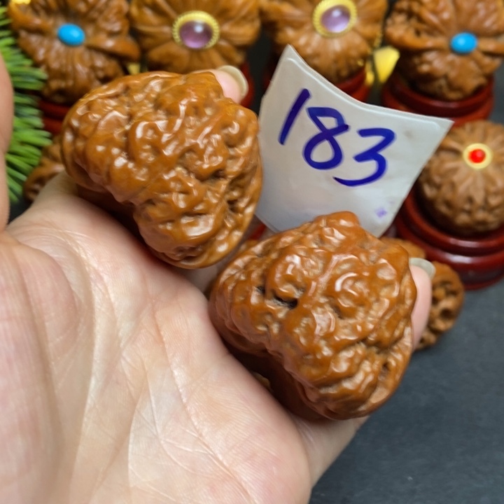 39蛤蟆183文玩核桃狮子头