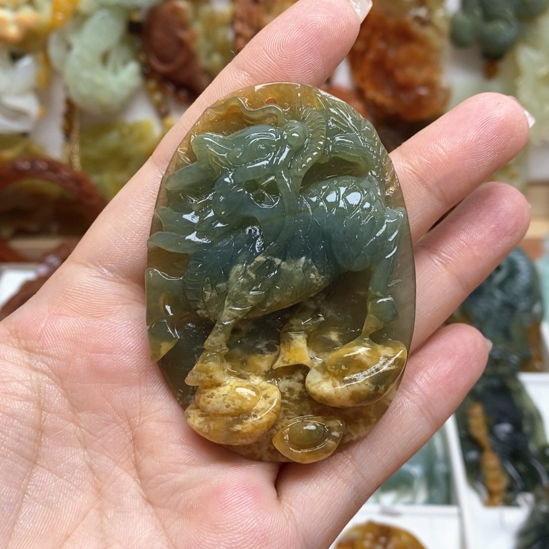 蛇纹石玉颈饰未镶嵌