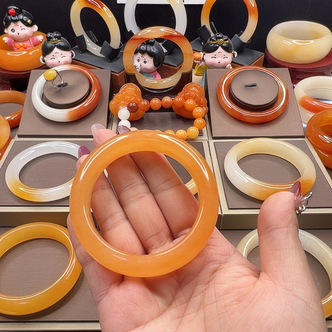 石英质玉（黄龙玉）未镶嵌手镯包容福利55.6