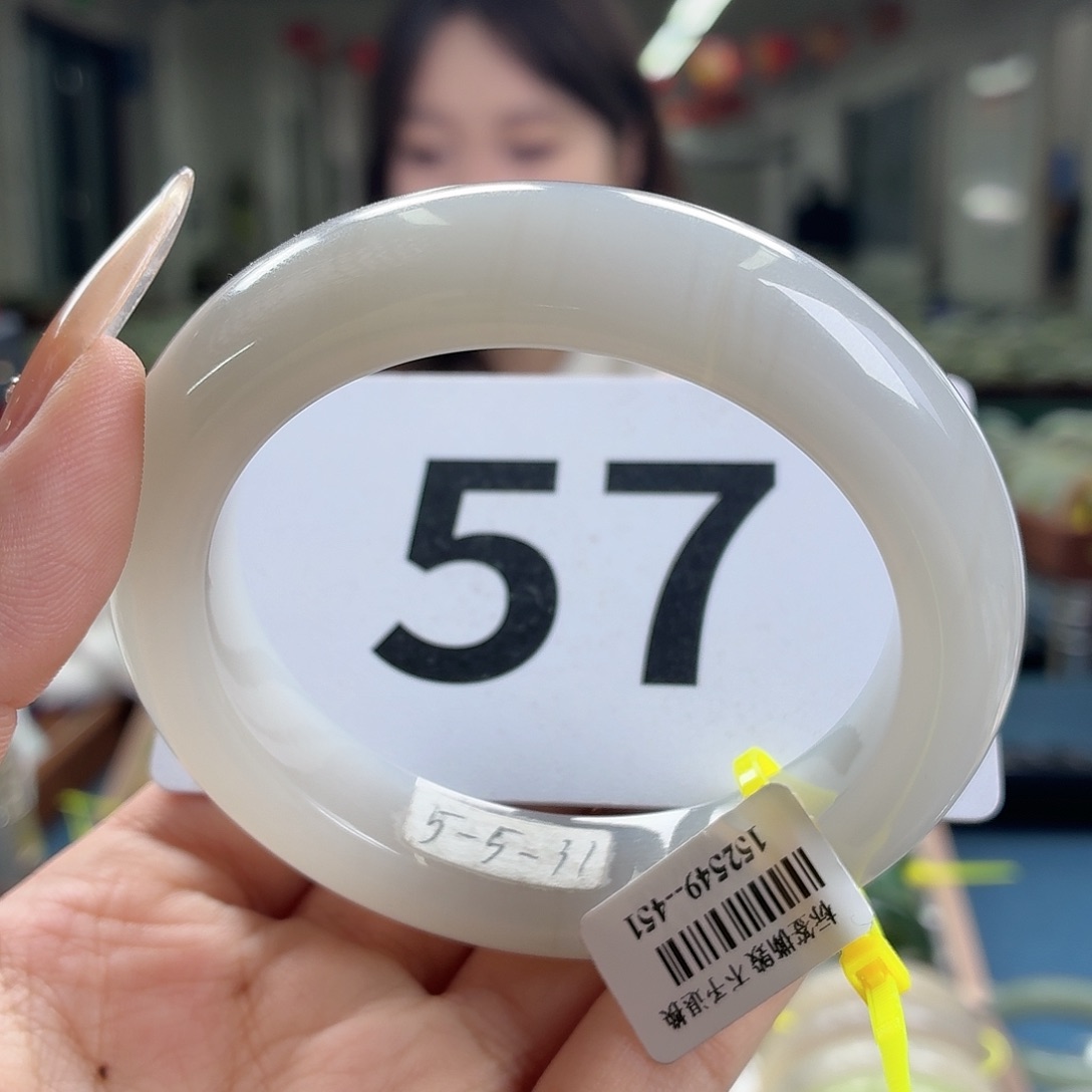 和田玉未镶嵌手镯水线