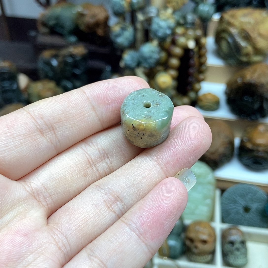 岫岩河磨玉（透闪石质玉）挂件未镶嵌