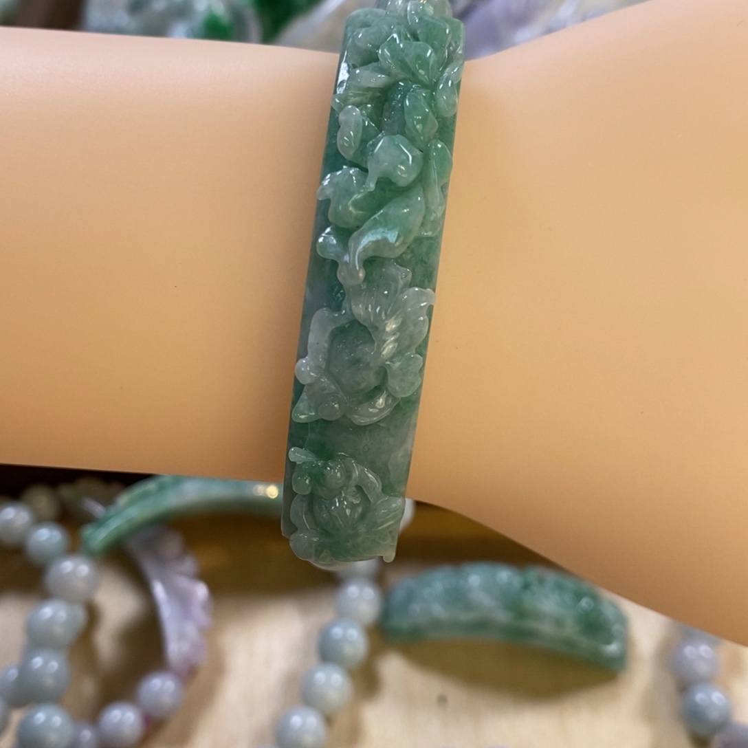 阿***琪翡翠未镶嵌手链5460