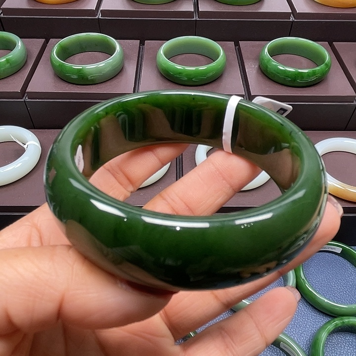 栖***月和田玉未镶嵌手镯6263