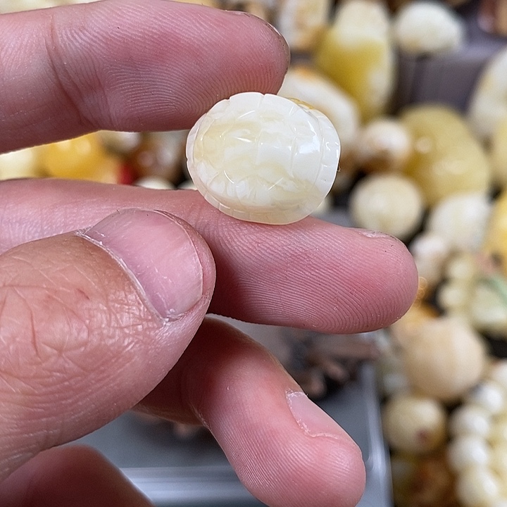 琥珀裸石未镶嵌我