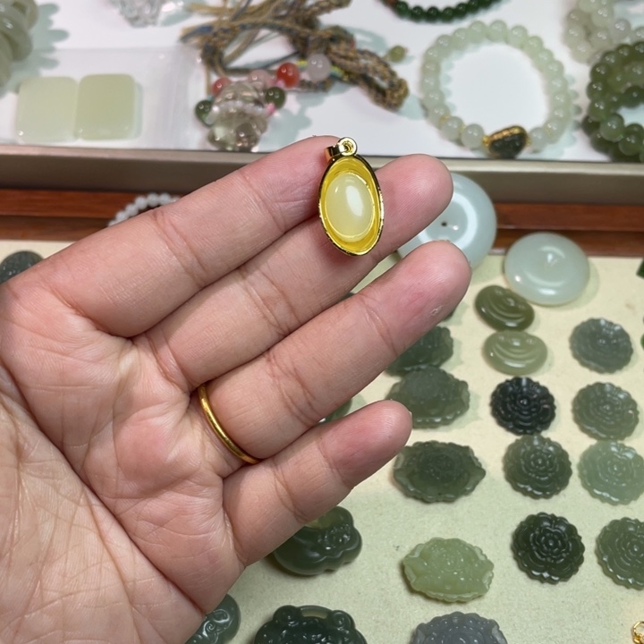 和田玉未镶嵌颈饰