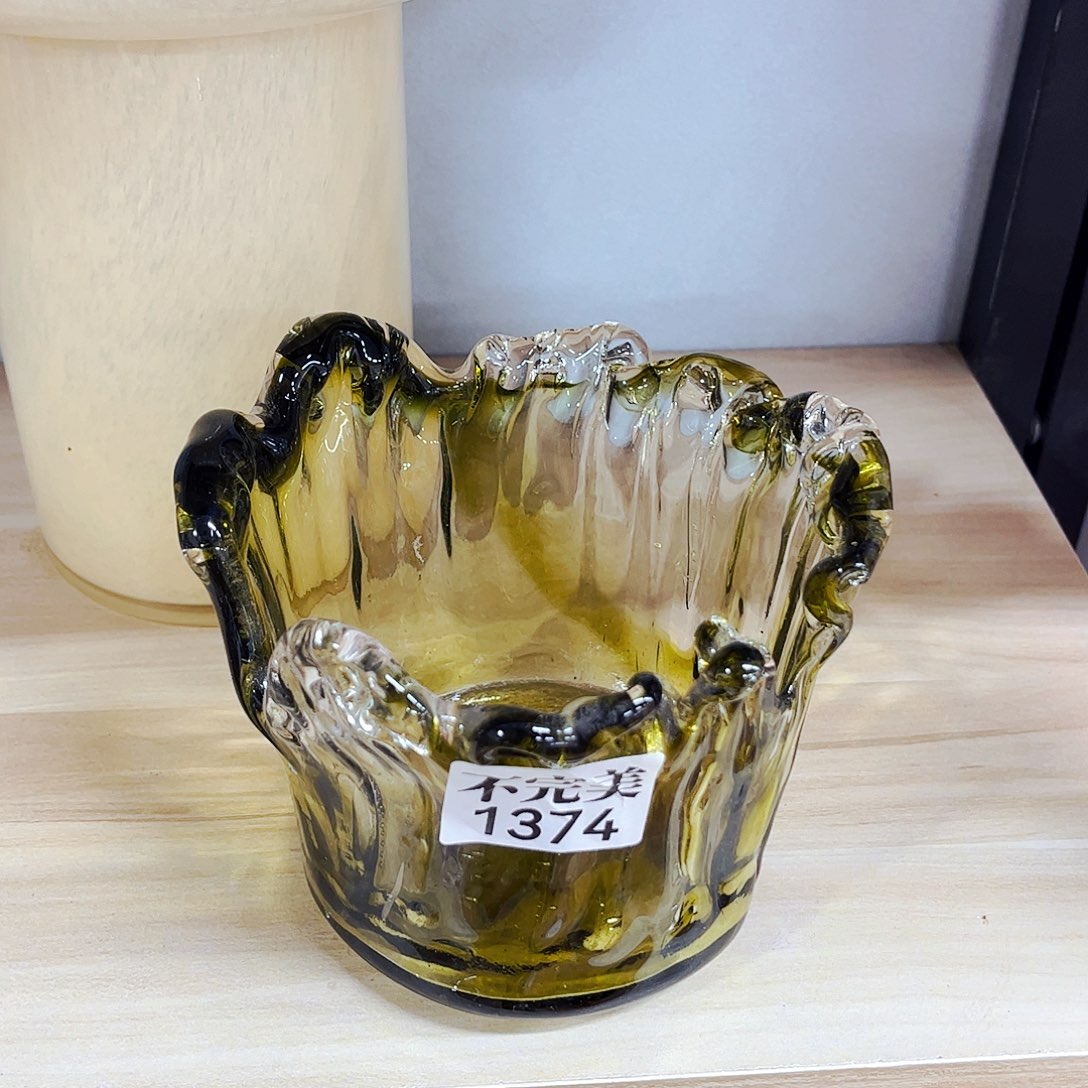 1374 家悦琉璃花瓶摆件不完美