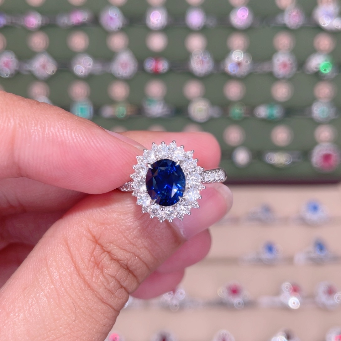 蓝宝石戒指18K金镶嵌2.04ct 皇家蓝