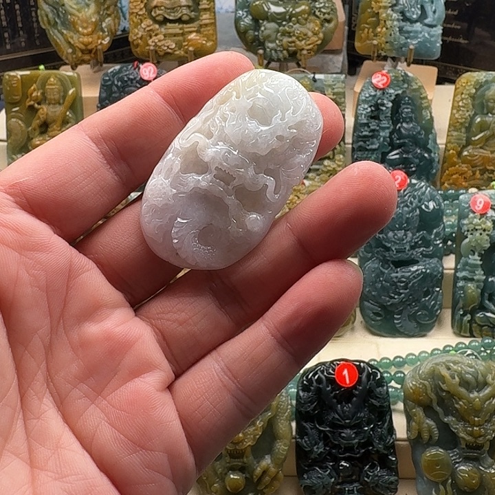 翡翠未镶嵌颈饰龙牌
