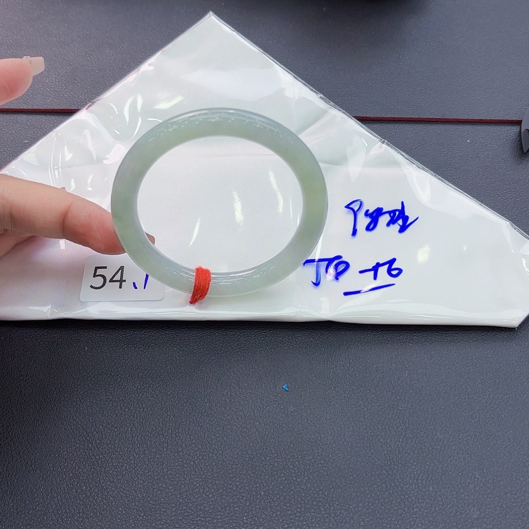 翡翠手镯未镶嵌手镯