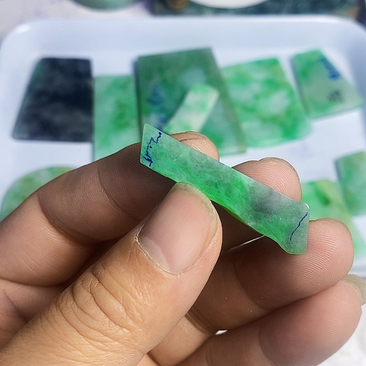 小***微翡翠散珠天然翡翠A货挂件