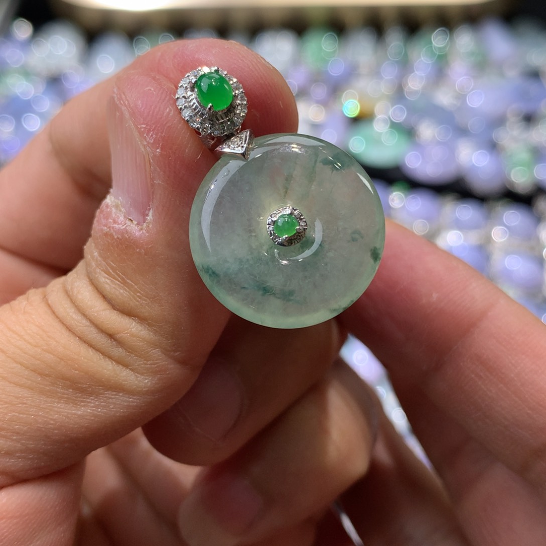 翡翠吊坠(不含链)18K金镶嵌