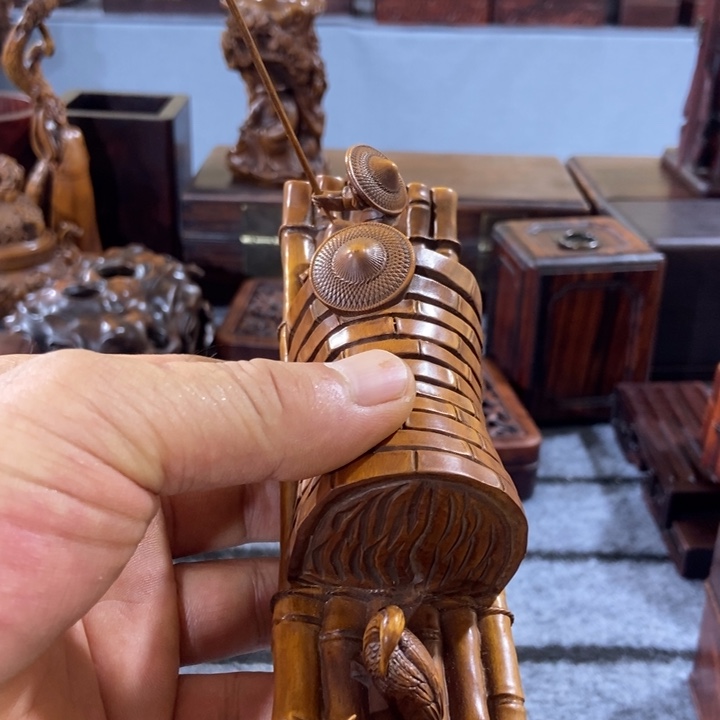 吉***祥贡木黄杨木雕刻件一个