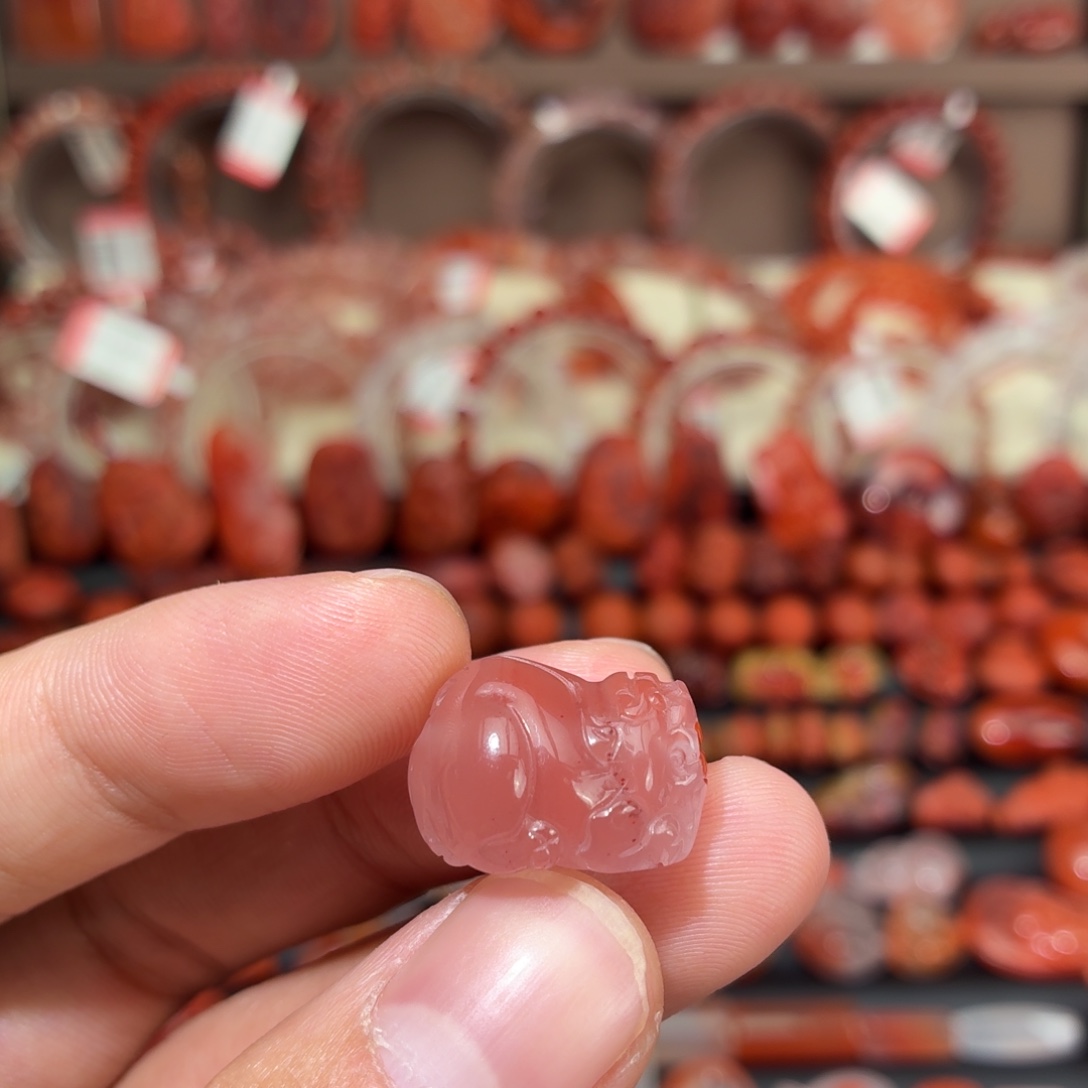 南红玛瑙未镶嵌颈饰貔貅