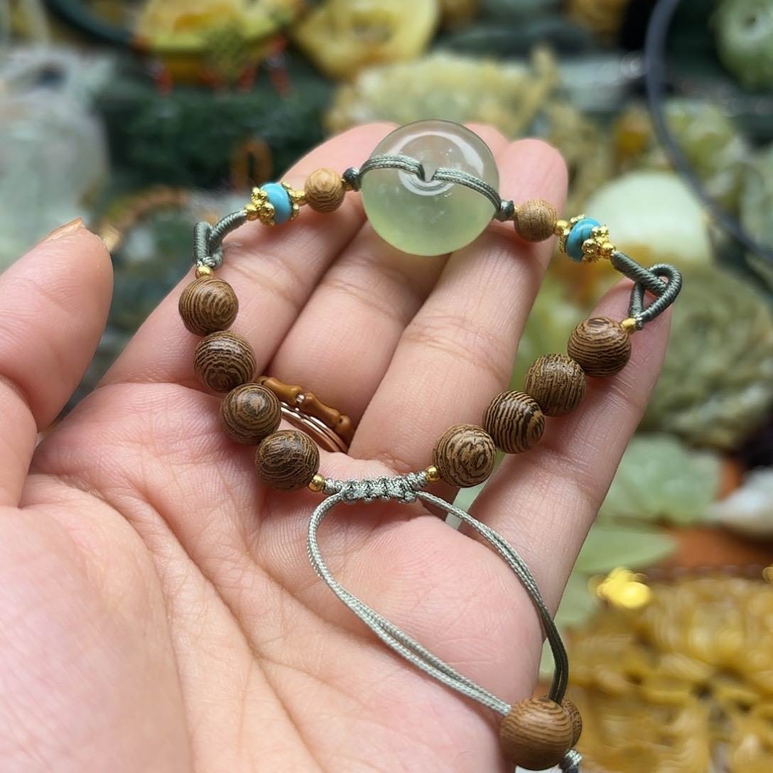 蛇纹石玉未镶嵌吊坠