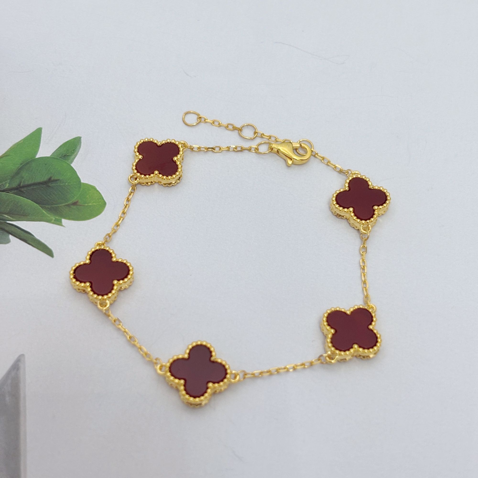 18K精美时尚幸运花红玛瑙手链-10MM