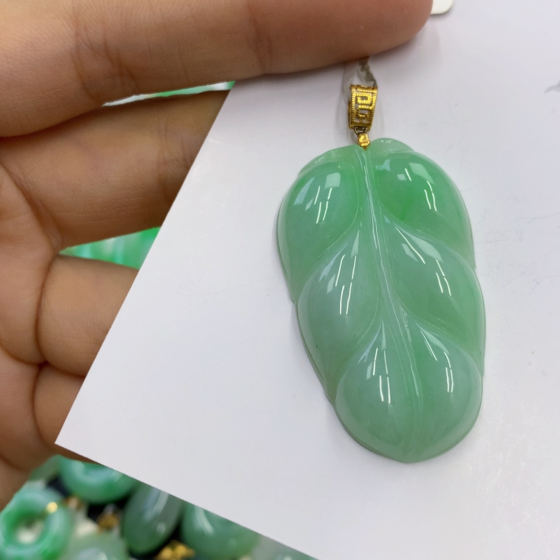 翡翠18K金镶嵌颈饰翡翠