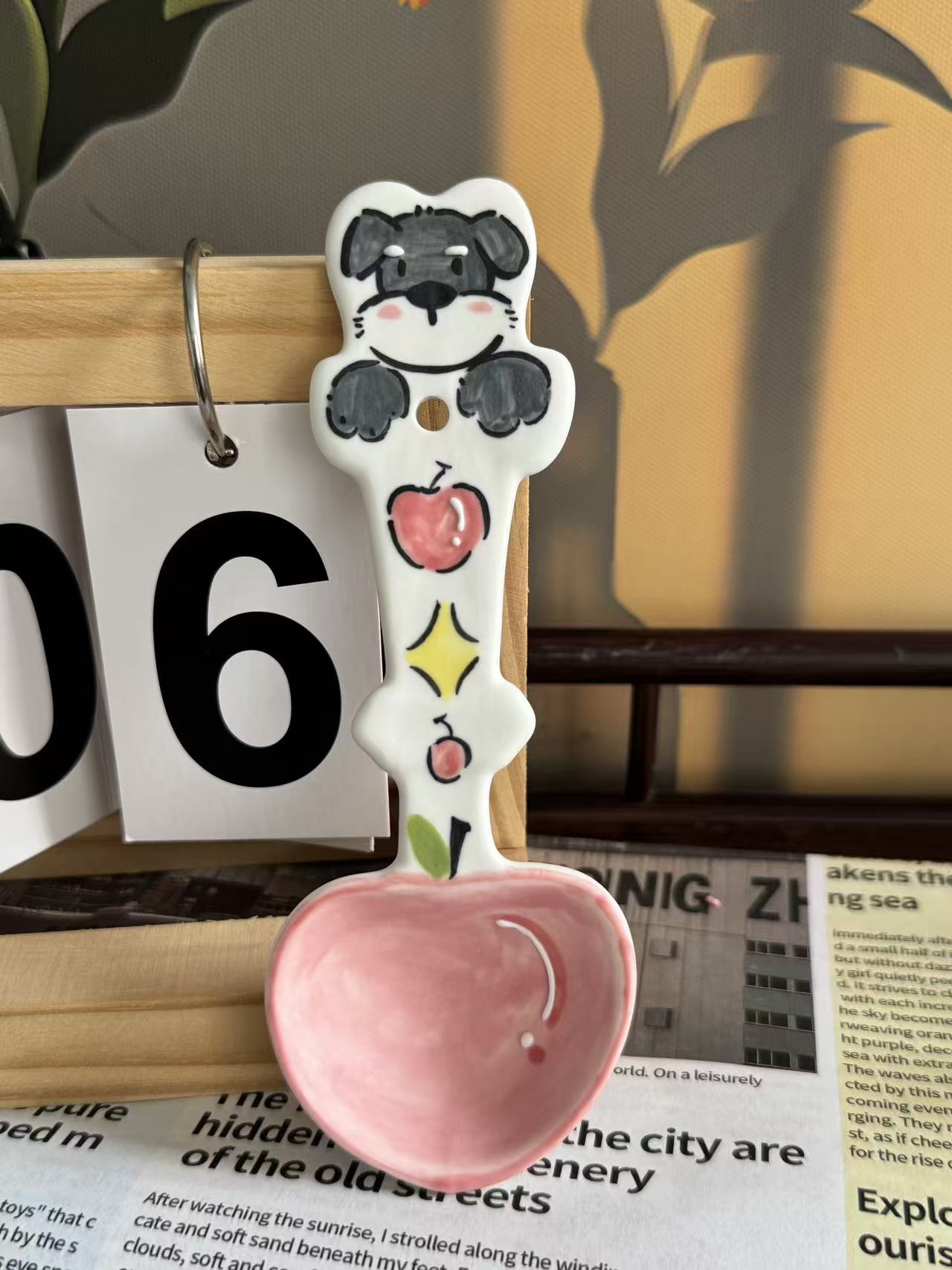 景德镇高温釉下彩纯手绘创意瓷 雪纳瑞苹果桃子勺子