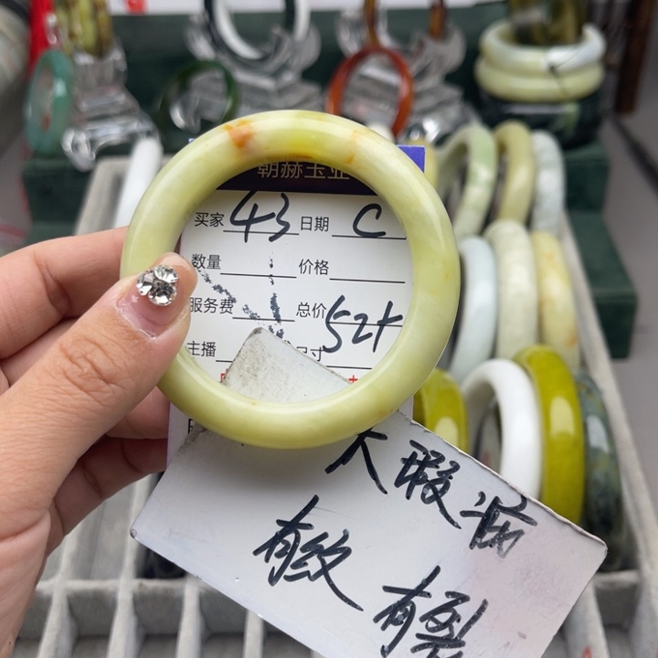 蛇纹石玉未镶嵌手镯