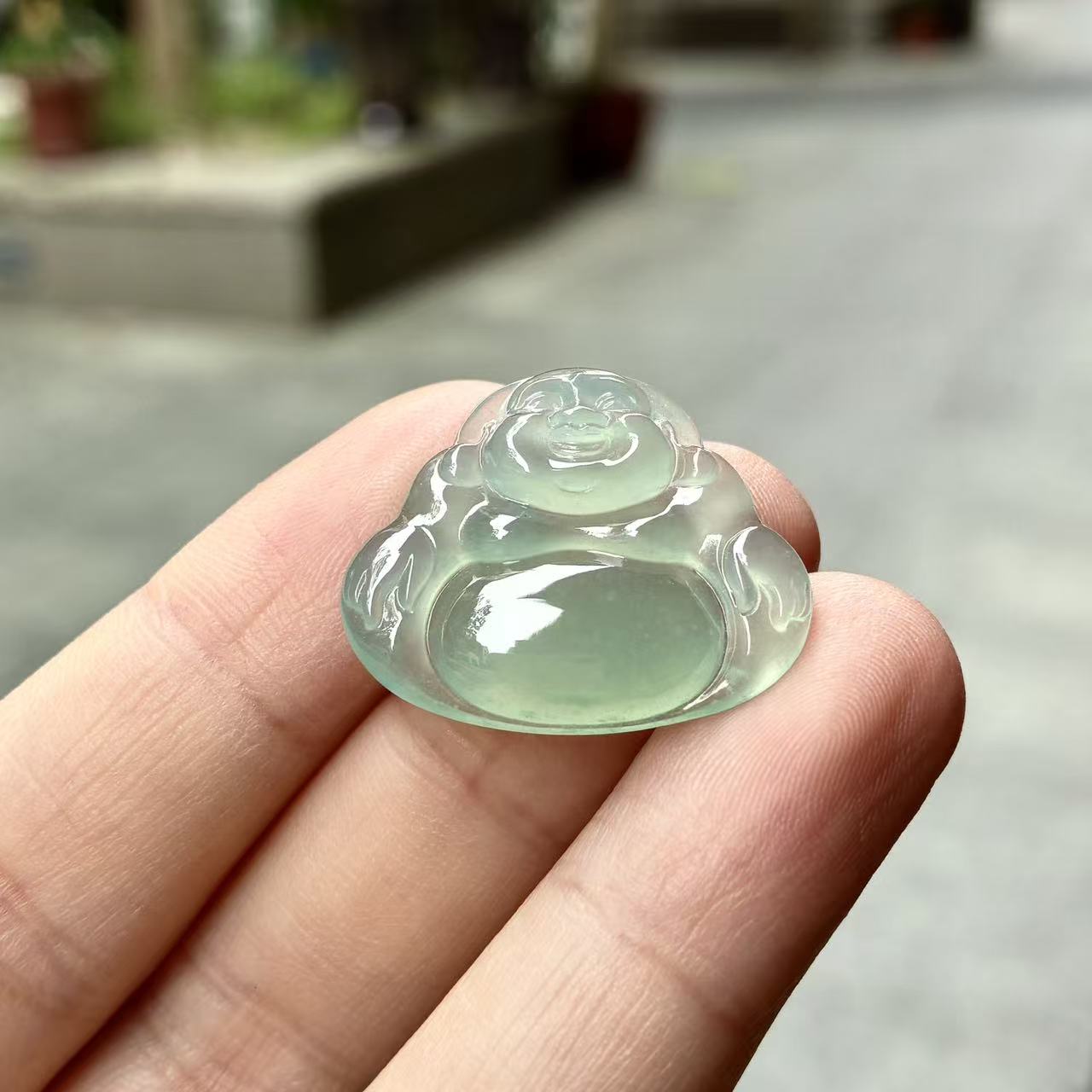 天然a货缅甸翡翠自然光20.5/24.8/4.3高冰晴底佛公吊坠，质地细腻