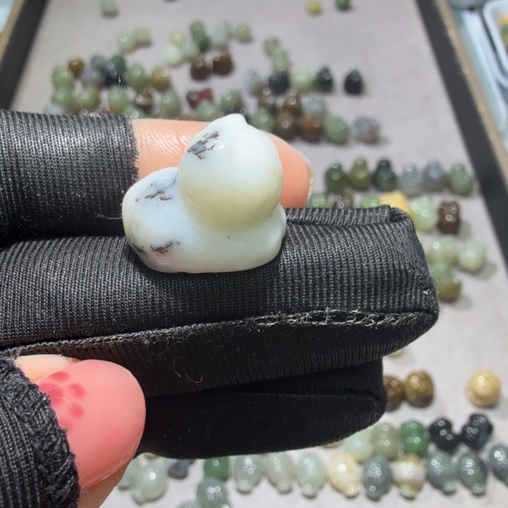 和田玉未镶嵌珠宝奇石