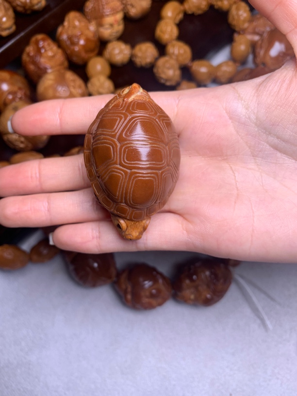 巴西一大橄榄核雕刻