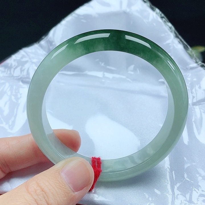 翡翠手镯未镶嵌森****a天然翡翠手镯