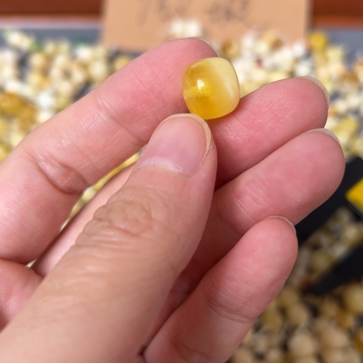 蜜蜡未镶嵌裸石11.1mm一个