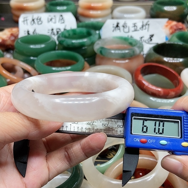 石英质玉手镯未镶嵌