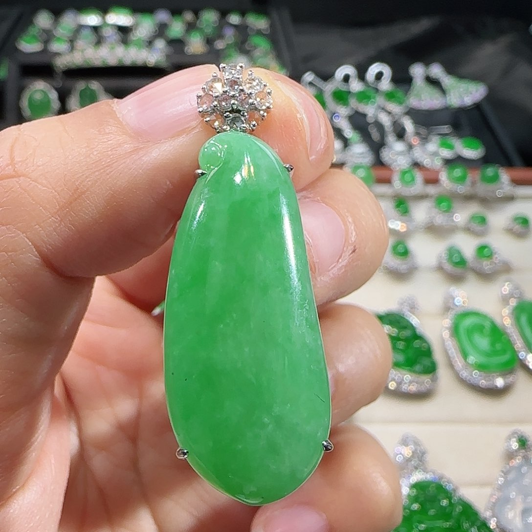 翡翠吊坠(不含链)18K金镶嵌