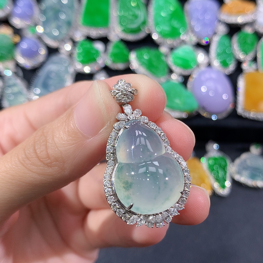 翡翠18K金镶嵌颈饰