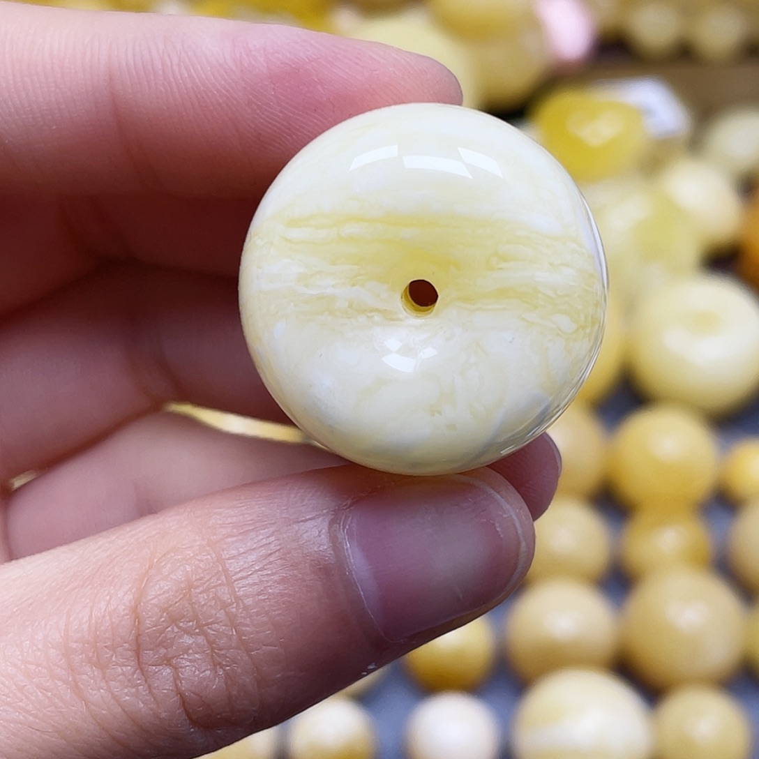 蜜蜡未镶嵌裸石27.0*17.8mm