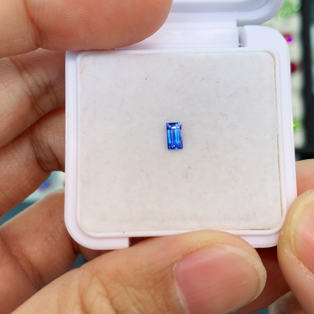 蓝宝石裸石未镶嵌28分