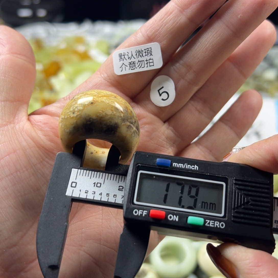 蛇纹石玉未镶嵌戒指