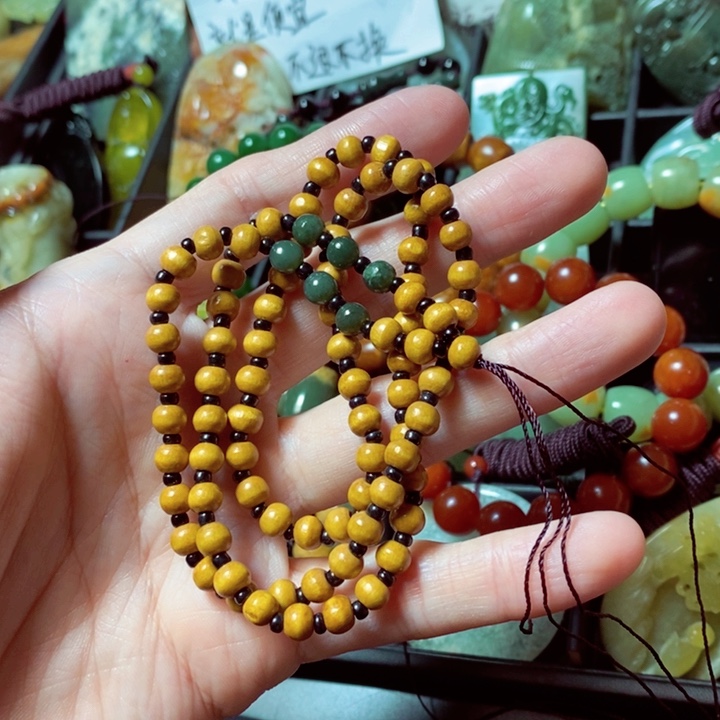 蛇纹石玉颈饰未镶嵌