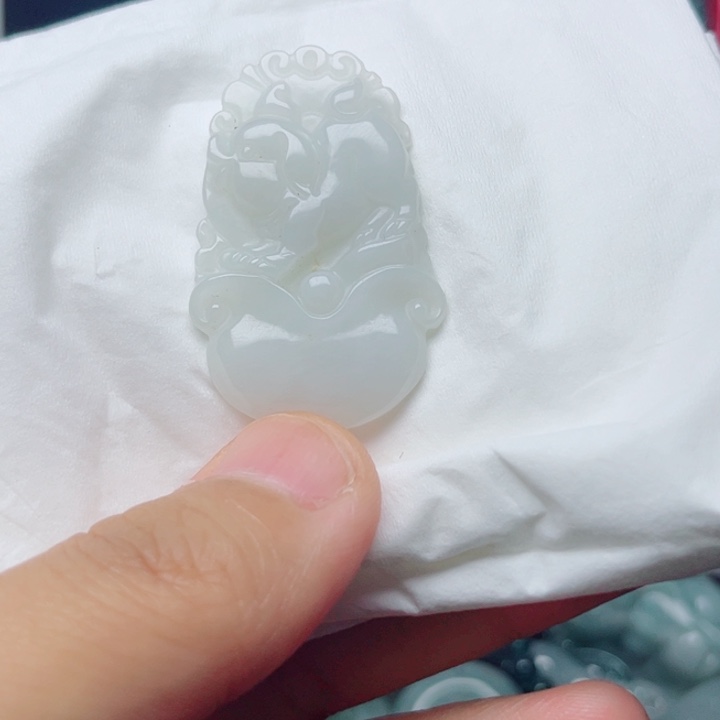 颈饰未镶嵌翡翠挂件