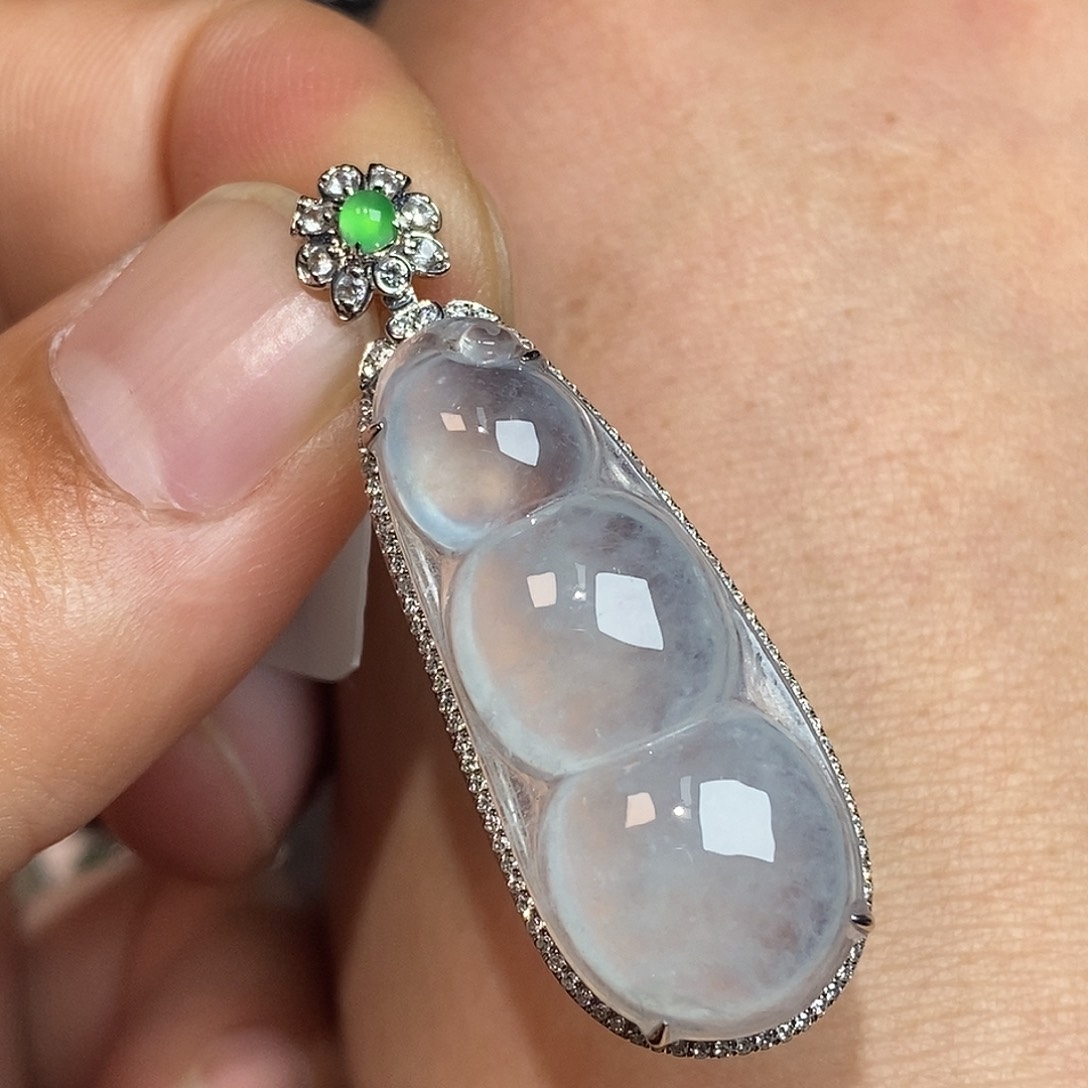 翡翠颈饰18K金镶嵌豆