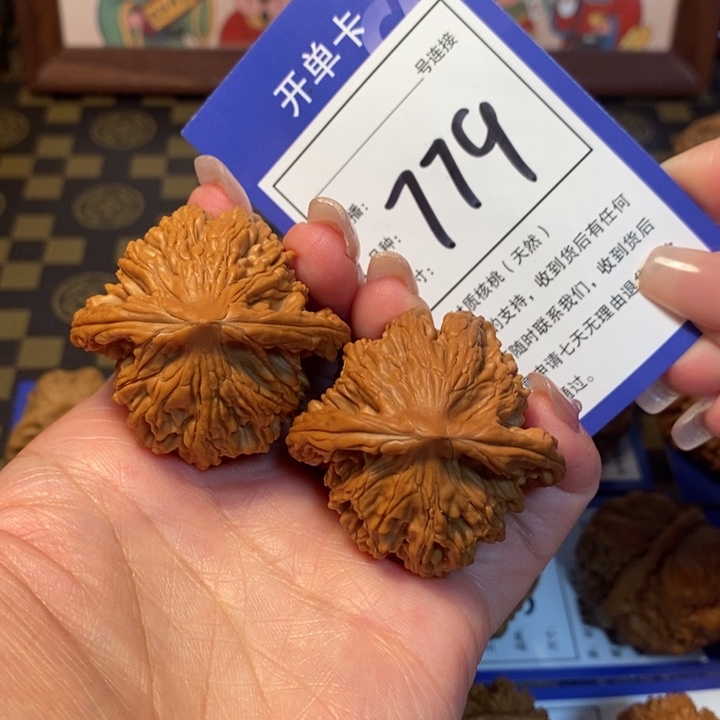 文玩核桃吊坠43虎头779