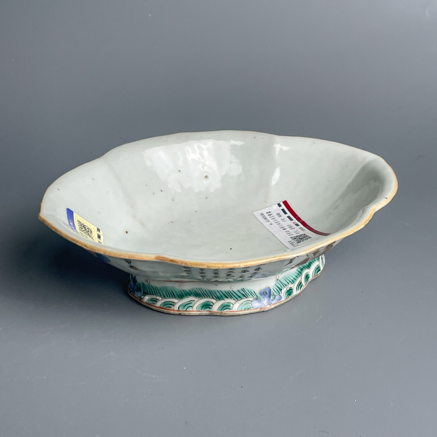 清同治粉彩无双谱纹海棠供盘-M26CM005386